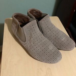 Cobb Hill booties 8.5